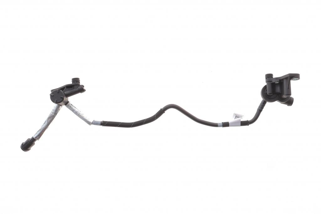Патрубок системи охолодження Audi A4 15- VAG 059121086BG